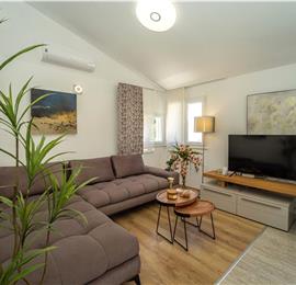 6 Bedroom Beachfront Villa with Heated Pool near Vela Luka on Korcula Island, Sleep 12